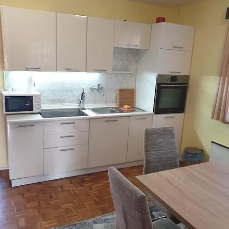 Terme Catez Apartma Nine 卡特兹奥布萨维